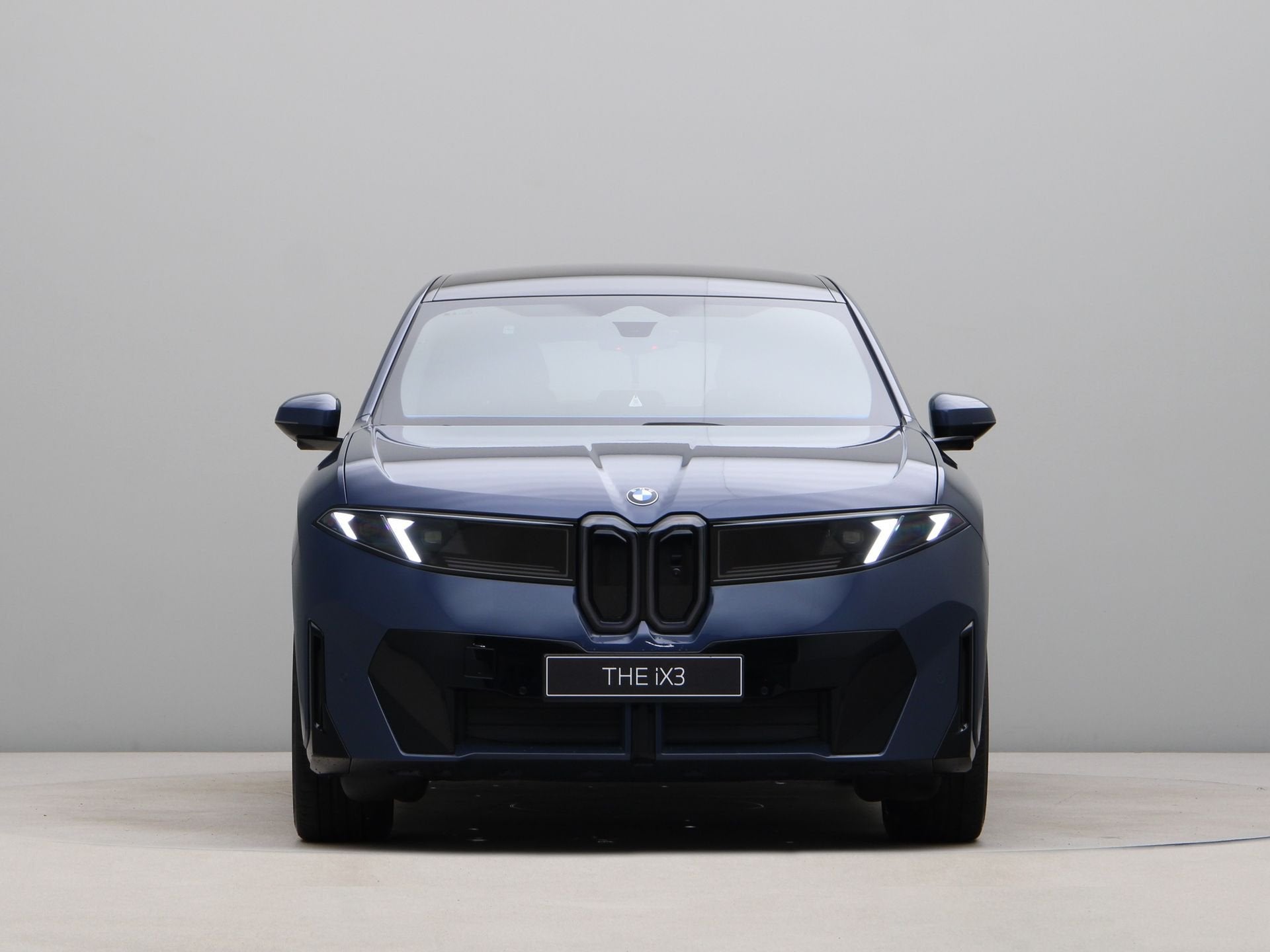 BMW iX3 50 xDrive 113 kWh M sportpakket (bj 2026, automaat), Auto's, Automaat, Stof, Blauw, Origineel Nederlands