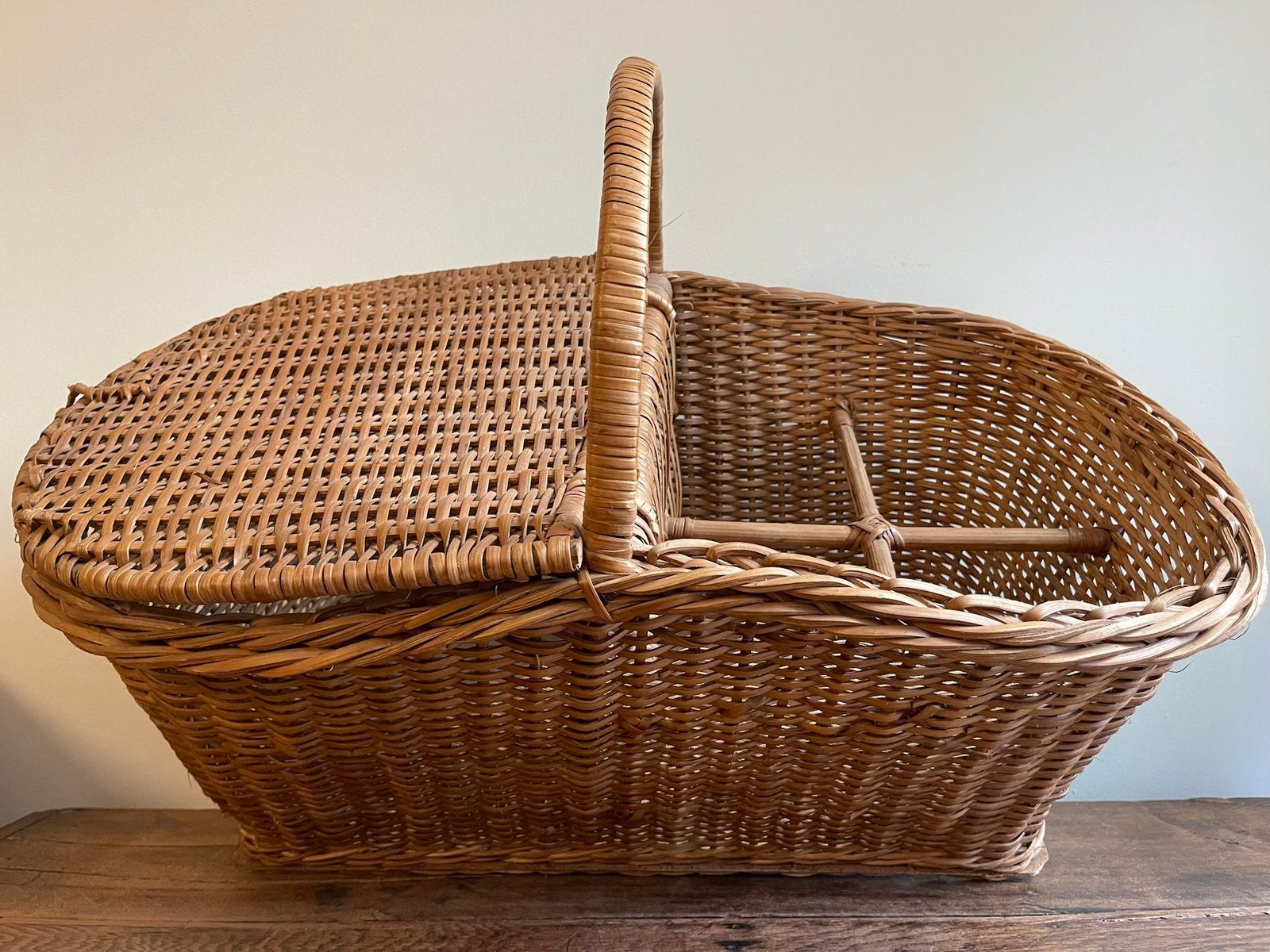 Vintage rieten rotan picknickmand XL met klep ruimte flessen, Ophalen, Gebruikt, Zonder inhoud