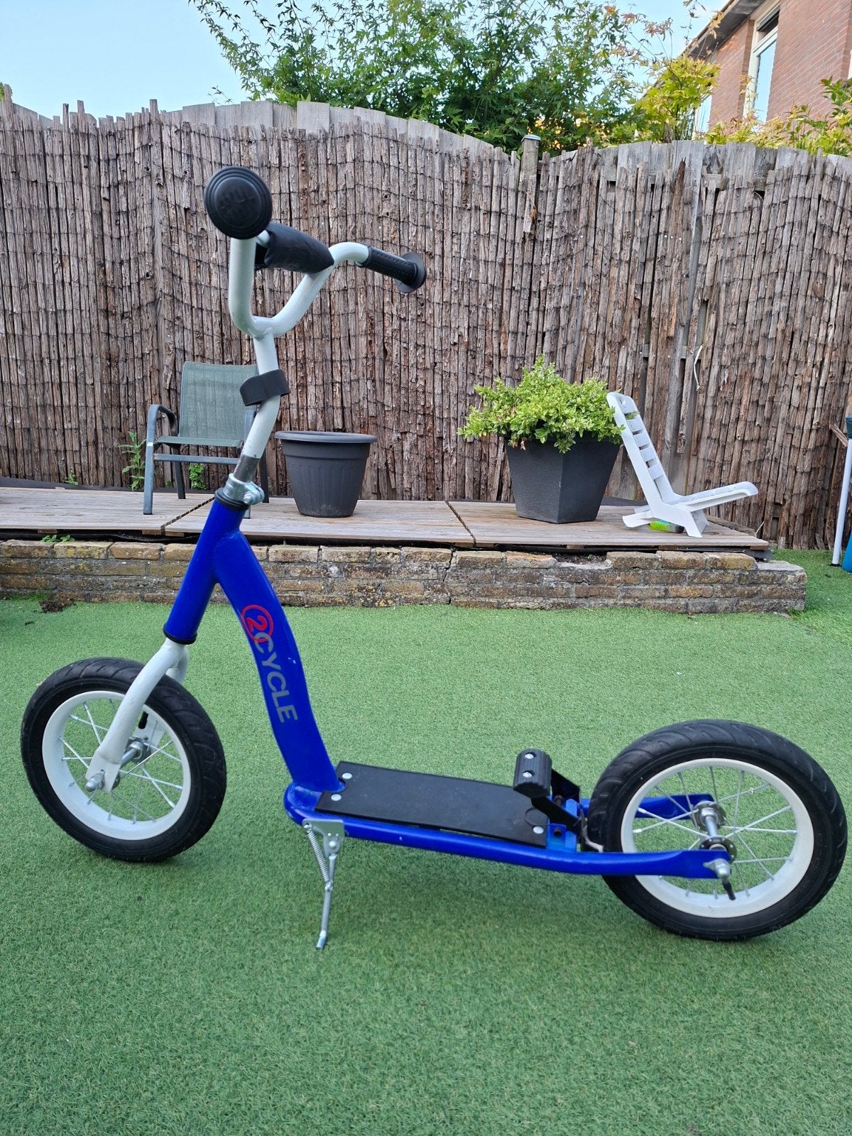 Blauwe 2Cycle step met standaard - Zo goed als nieuw, Fietsen en Brommers, Steps, Ophalen, Zo goed als nieuw, Gewone step, 2Cycle