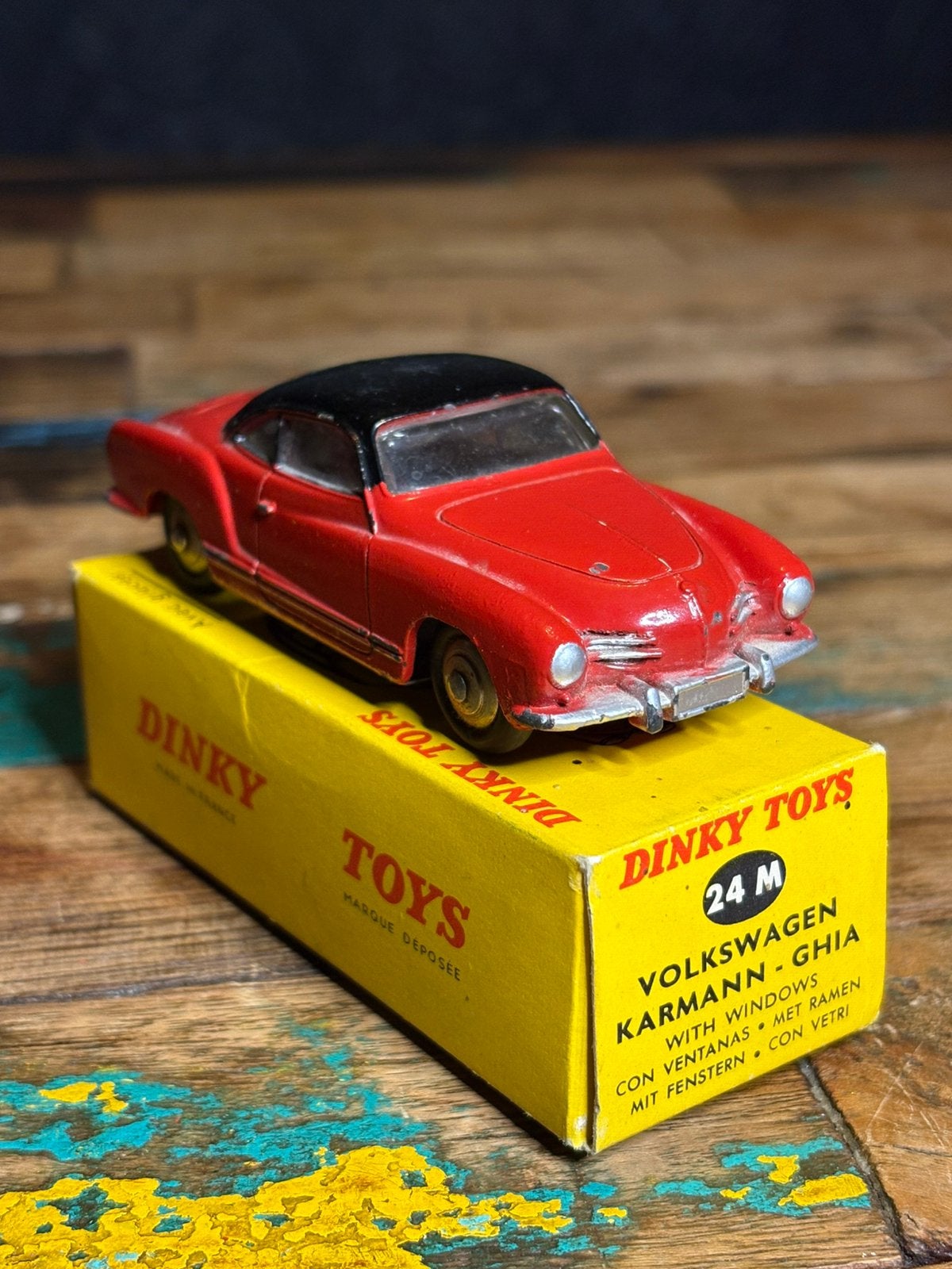 Dinky Toys France 24M Volkswagen Karmann-Ghia originele doos, Ophalen of Verzenden, Zo goed als nieuw, Auto, Dinky Toys