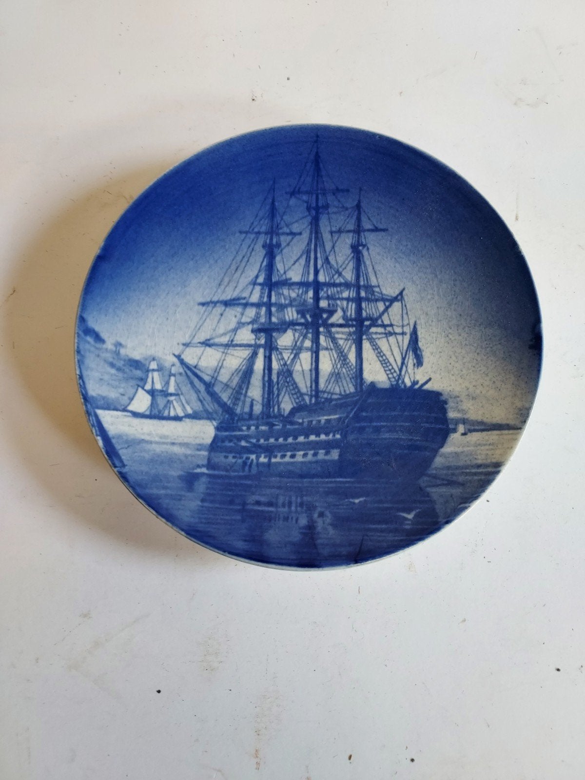 Blauw bord Zeil schip € 10,00 Villeroy 3054, Ophalen