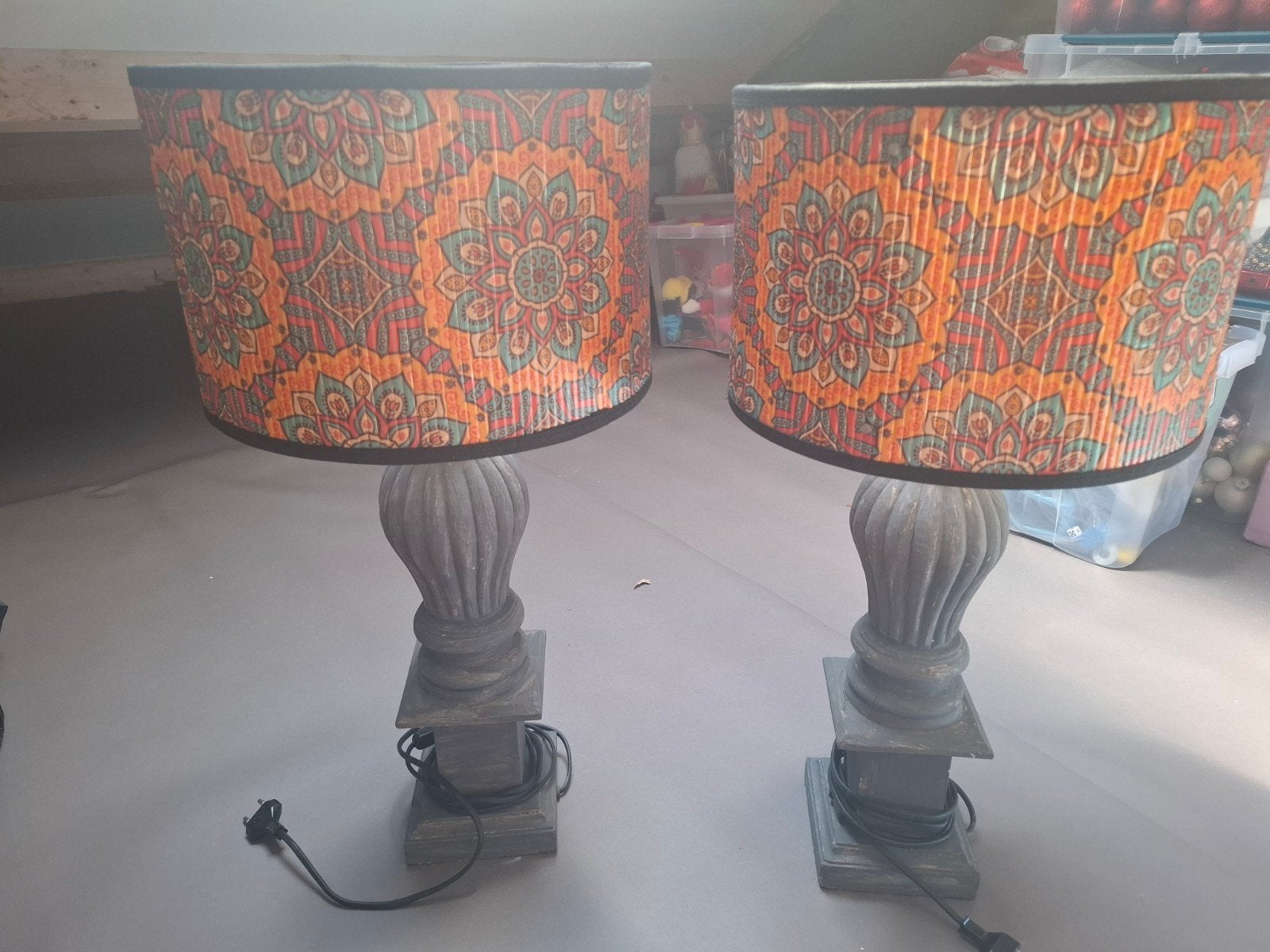 Twee unieke tafellampen met bonte kappen, Ophalen, Gebruikt, 50 tot 75 cm, Stof