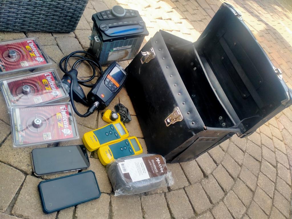 Gereedschapskoffer met diverse inhoud, Doe-het-zelf en Verbouw, Gereedschap | Handgereedschap, Ophalen, Gebruikt