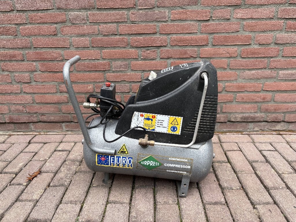 Airpress compressor, Doe-het-zelf en Verbouw, Compressors, Gebruikt, 6 tot 10 bar, Minder dan 25 liter, Minder dan 200 liter/min