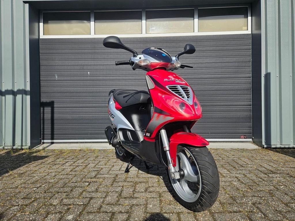 PIAGGIO NRG MC3 A.C BROM BJ2004 ROOD-ZILVER 6874 KM TOPSTAAT, Fietsen en Brommers, Scooters | Piaggio, Zo goed als nieuw, NRG