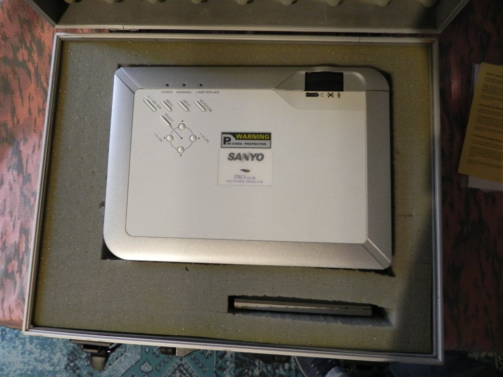TE KOOP; SANUO BEAMER PLC-XU-73 MET AB, LED, Zo goed als nieuw, Overige resoluties, Ophalen