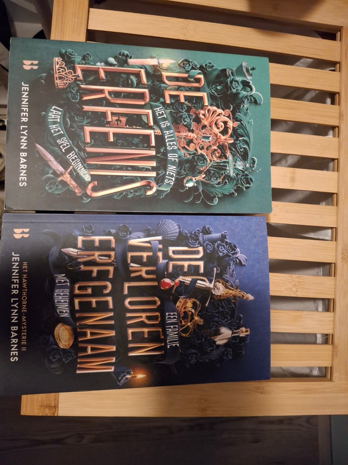 Jennifer Lynn Barnes, De erfenis deel 1 en 2, Boeken, Ophalen of Verzenden, Zo goed als nieuw
