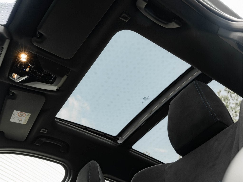 BMW X1 sDrive18i M-Sport - Pano - Trekhaak - ACC - Memoryzet, Auto's, BMW, 136 pk, 24 maanden, 3 cilinders, Geïmporteerd