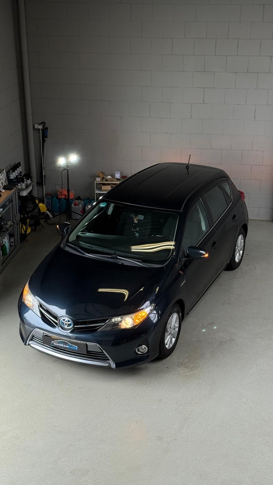 Toyota Auris 1.8 Full Hybrid 5DR CVT 2013 Grijs, 4 cilinders, Origineel Nederlands, 75 €/maand, 26 km/l