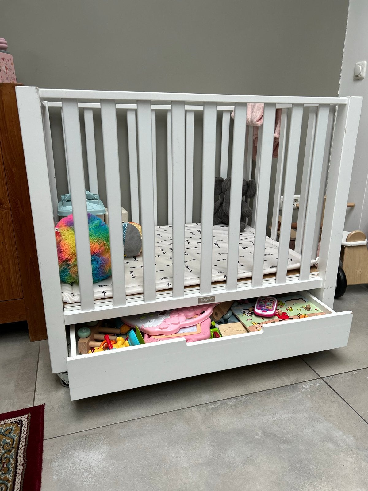 Witte box met lade en wieltjes, Kinderen en Baby's, Boxen, Ophalen, Gebruikt, Rechthoekig, In hoogte verstelbaar