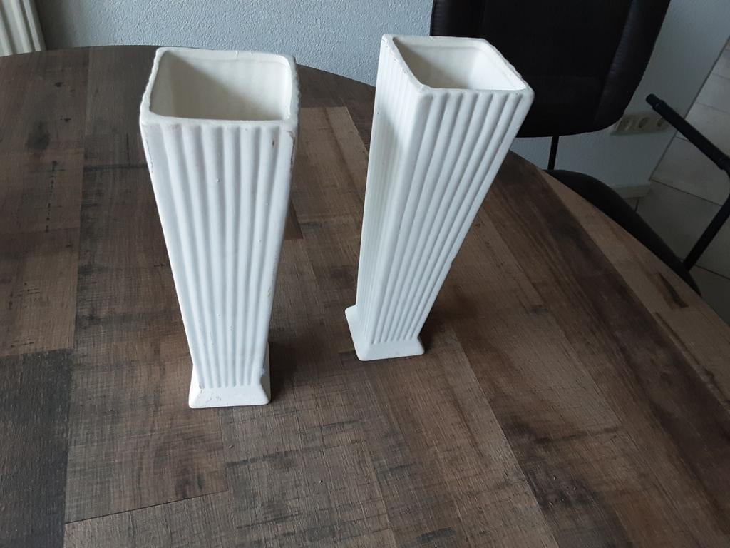 Set van 2 witte geribbelde vazen, Antiek en Kunst, Ophalen