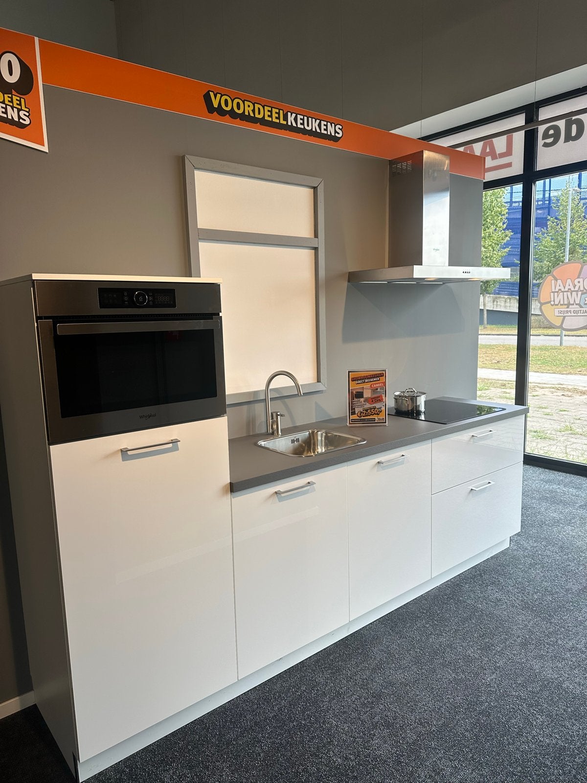 Moderne witte keuken met inbouwapparatuur, Ophalen, Wit, Enkelwandige keuken, Kunststof