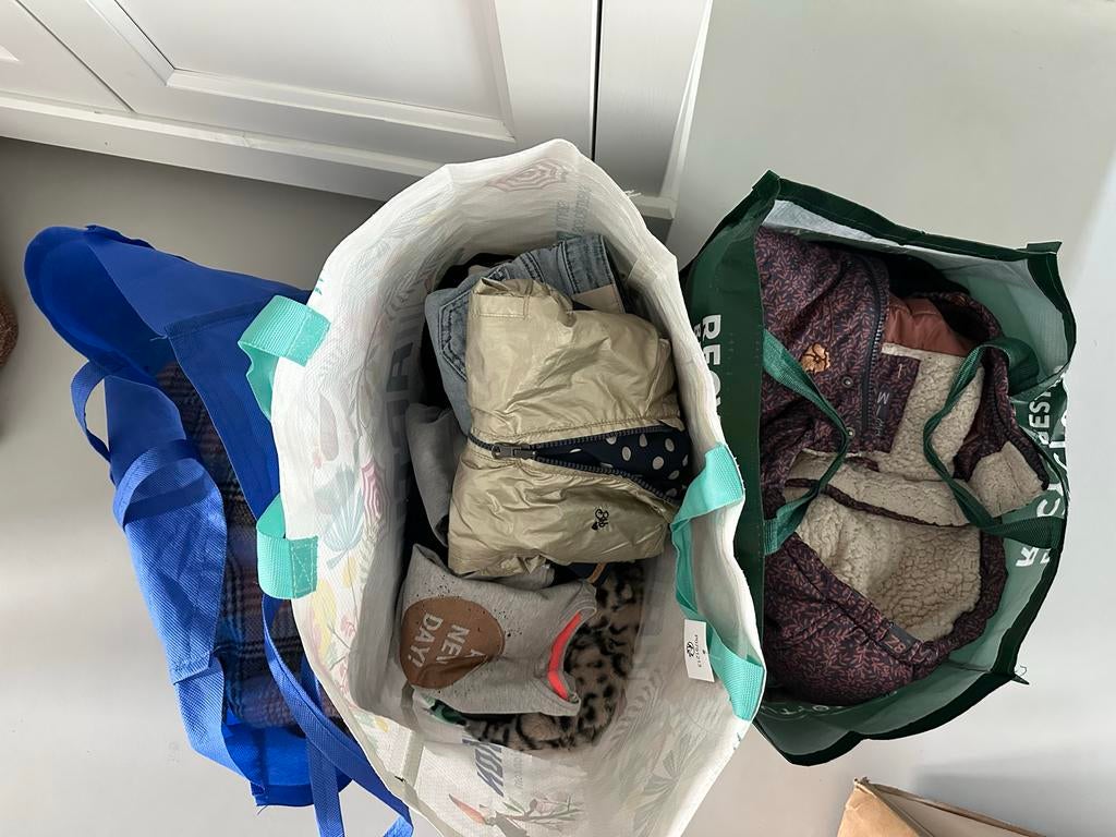 GRATIS AFHALEN 3 tassen met kleding/jassen, Kinderen en Baby's, Babykleding | Maat 80, Ophalen of Verzenden, Gebruikt, Meisje