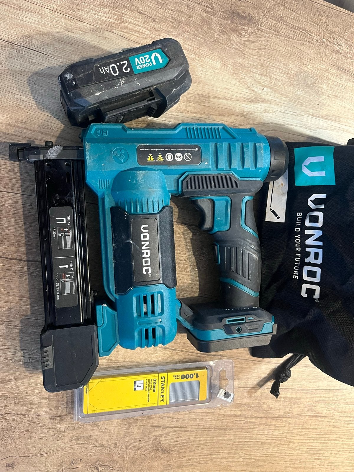 VONROC Accu Tacker / Nietmachine met 20V accu, Ophalen, Gebruikt, Tacker/nietmachine, Overige merken