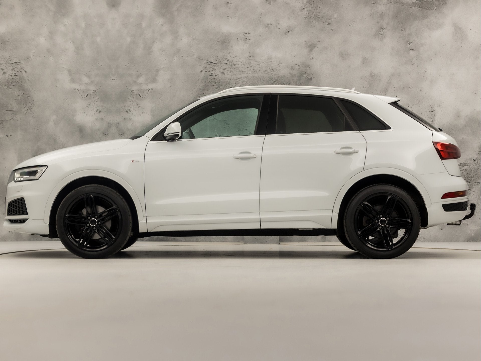 Audi Q3 1.4 TFSI S-Line Sport 150Pk Automaat (2X S-LINE, NAV, Auto's, 12 maanden, 1380 kg, 4 cilinders, Leder en Stof
