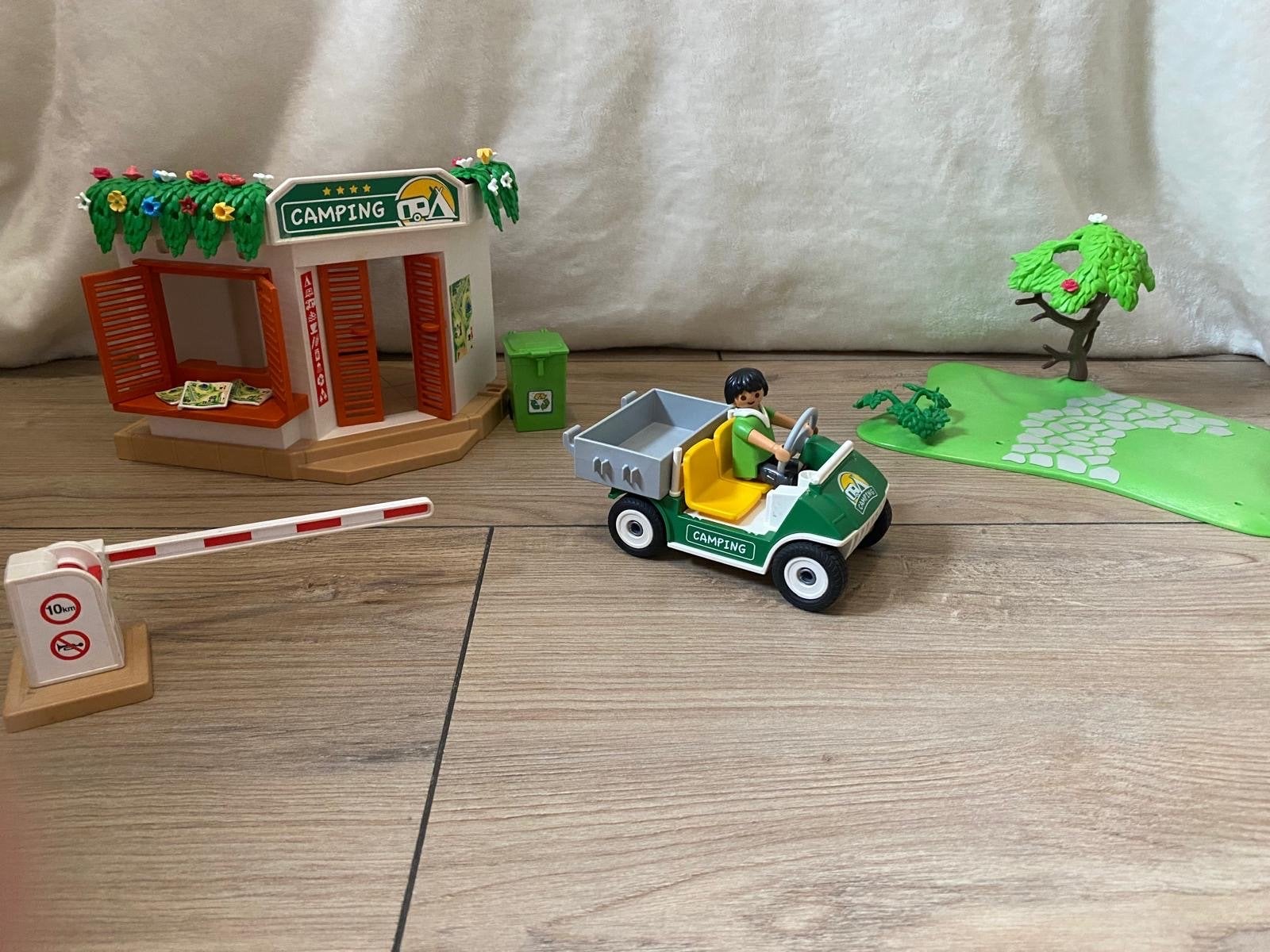Playmobil Camping (receptie, slagboom, golfkar), Kinderen en Baby's, Speelgoed | Playmobil, Ophalen of Verzenden, Gebruikt