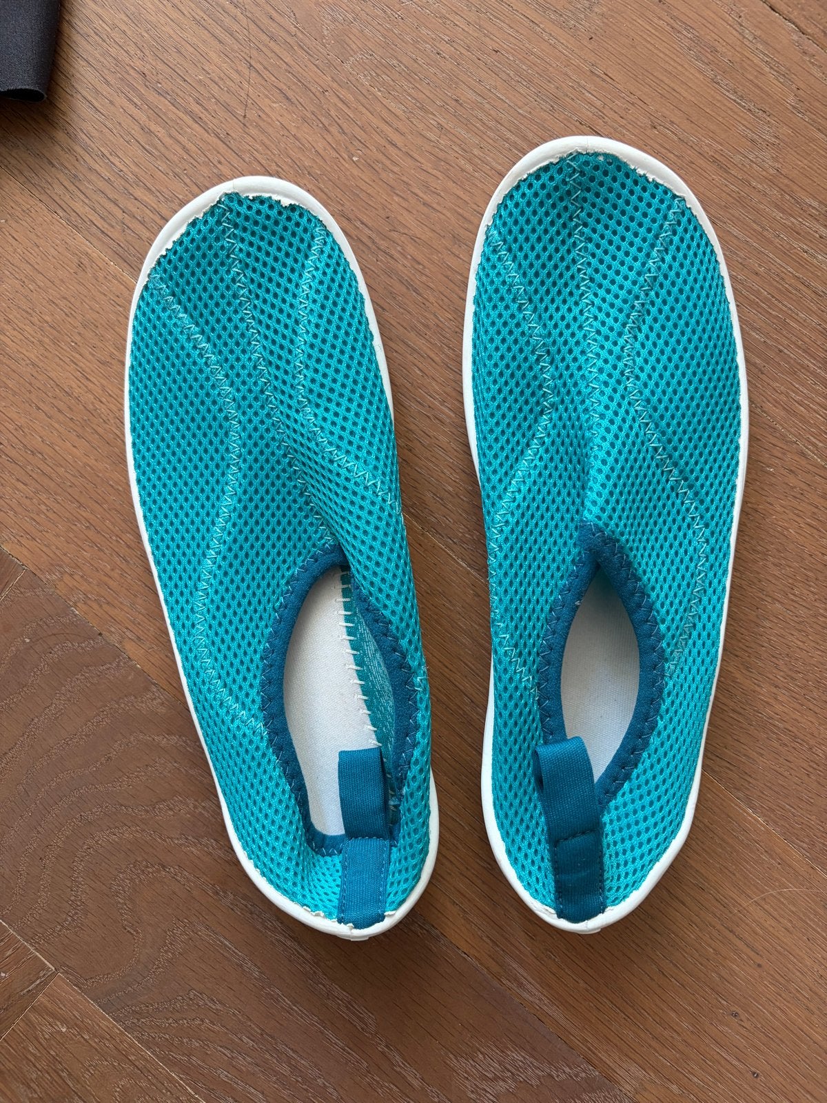 Surfschoenen/waterschoenen zwemles maat 34-35 Tribord, Ophalen, Zo goed als nieuw, Kind, Zeil- of Surfschoenen