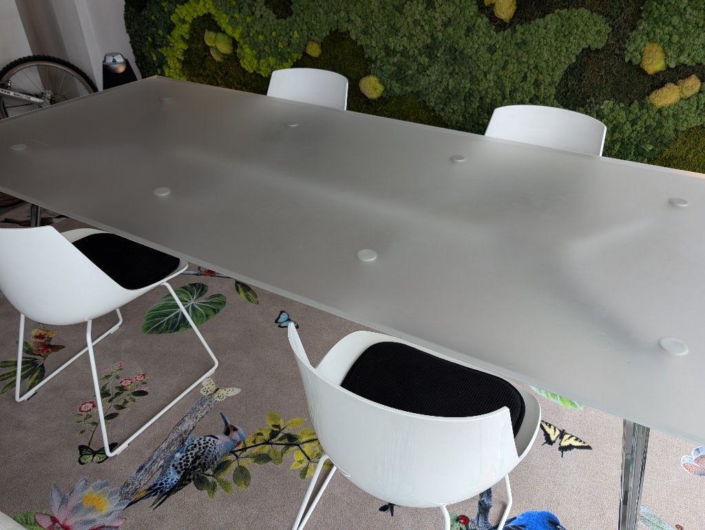 Ahrend 1200 design tafel + 4x MDF Flow stoelen, Ophalen, 200 cm of meer, 50 tot 100 cm, Vijf personen of meer