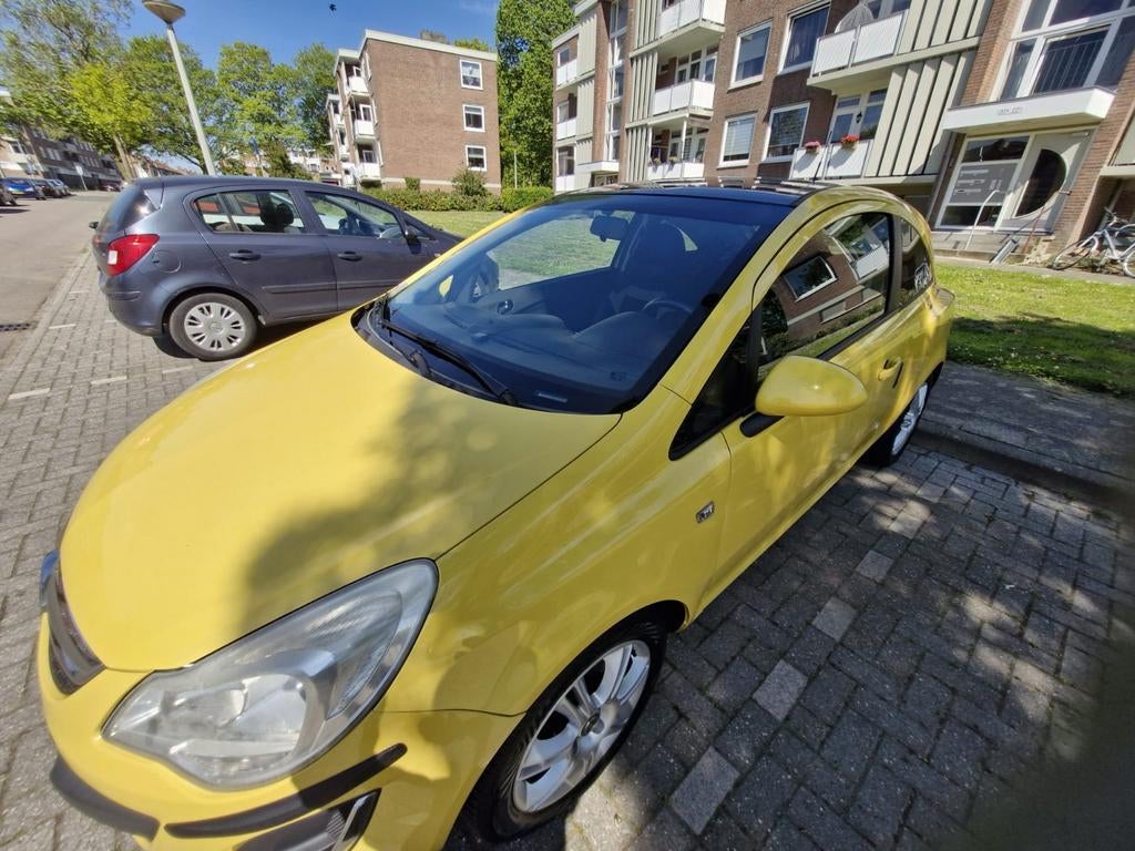 Opel Corsa 1.2 Ecoflex LPG 83pk 3d 2011 Geel, Auto's, Opel, Particulier, Corsa, ABS, Airbags, Airconditioning, Alarm, Bluetooth