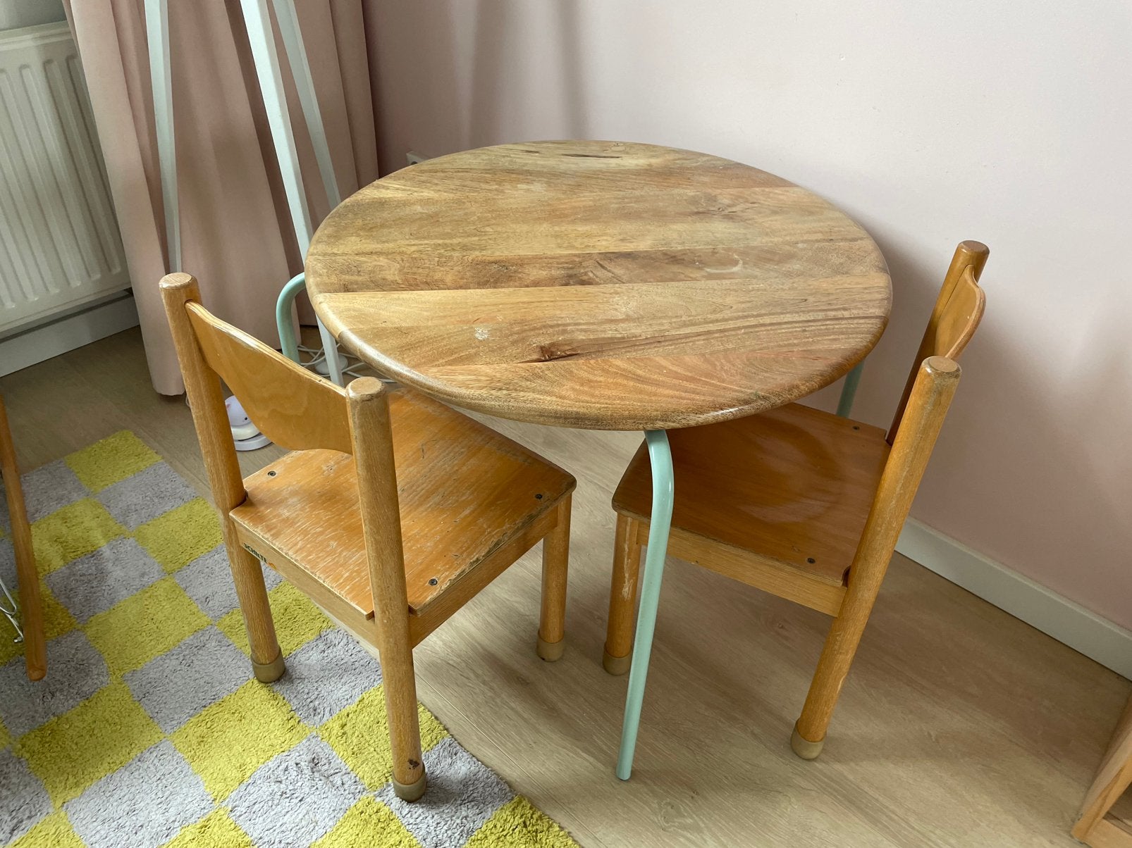 KidsDepot kindertafeltje + 2 vintage schoolstoeltjes, Ophalen, Zo goed als nieuw, Tafel(s) en Stoel(en)