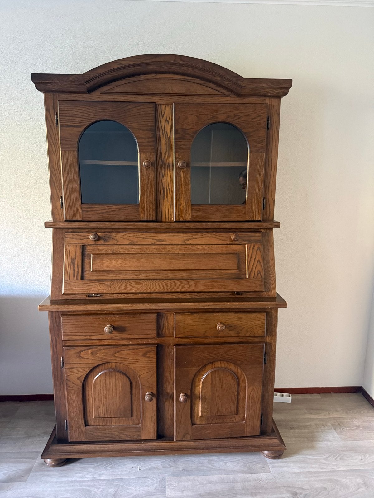Eikenhouten secretaire met vitrinekast, Ophalen