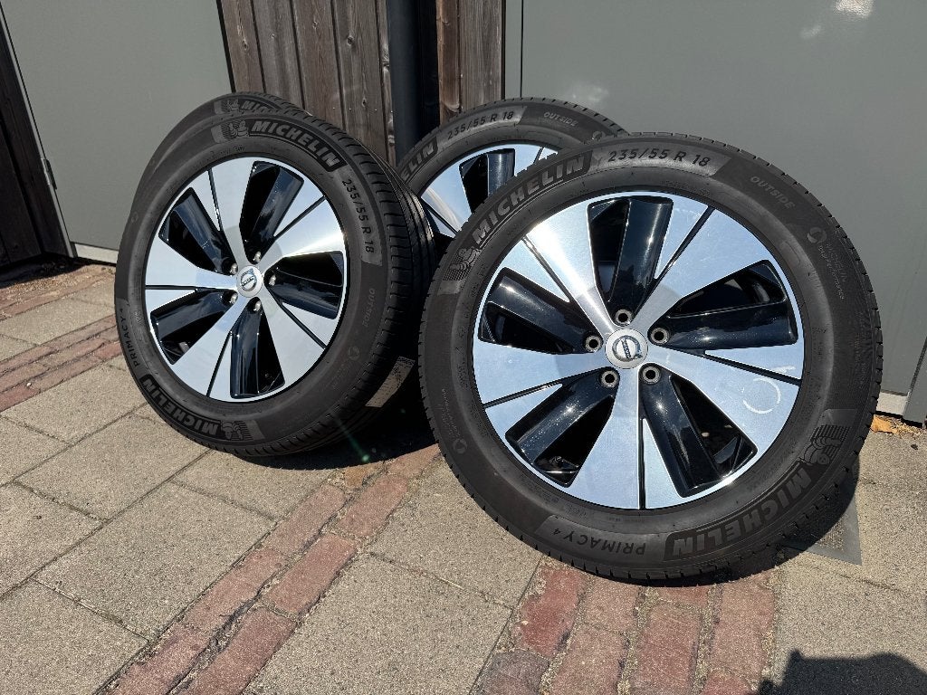Volvo XC40 18" Glossy Black/Diamond Cut wielset, Ophalen, 18 inch, Gebruikt, Velg(en)