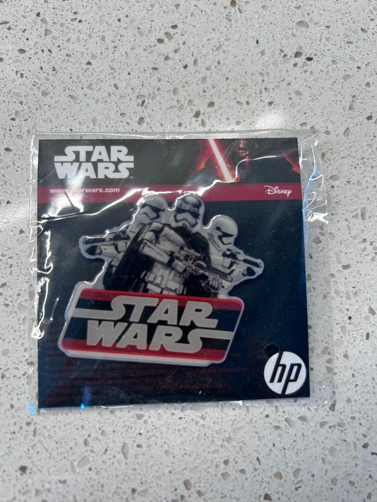 Star Wars The Force Awakens pin badge, Verzamelen, Star Wars, Ophalen of Verzenden, Zo goed als nieuw, Actiefiguurtje