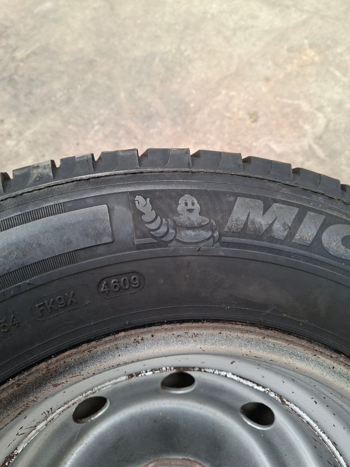 Michelin agilis camping 215/70R15CP band op velg, Auto-onderdelen, Ophalen, 15 inch, Banden en Velgen, Nieuw