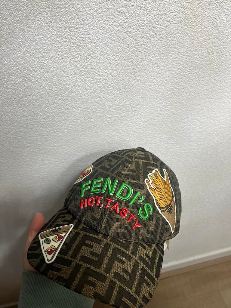Fendi pet Limited edition, Kleding | Heren, Hoeden en Petten, Ophalen of Verzenden, Zo goed als nieuw