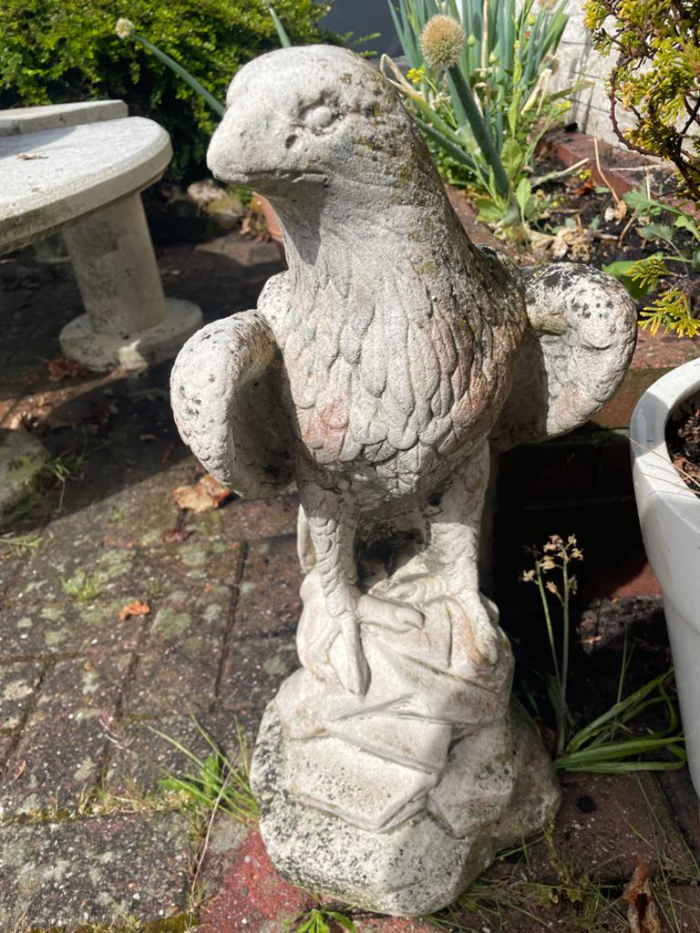 Twee betonnen Arenden - Tuinbeelden, Tuin en Terras, Tuinbeelden, Ophalen of Verzenden, Gebruikt, Beton, Dierenbeeld