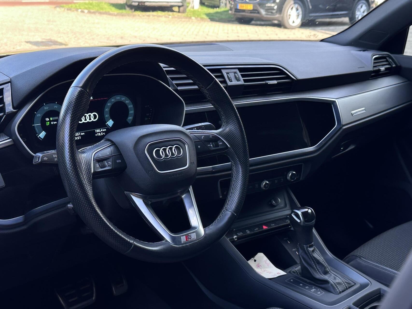 Audi Q3 45 TFSI e S-Line Camera, Carplay, Trekhaak.., Auto's, Gebruikt, Automatische klimaatregeling, Met garantie (alle), 245 pk