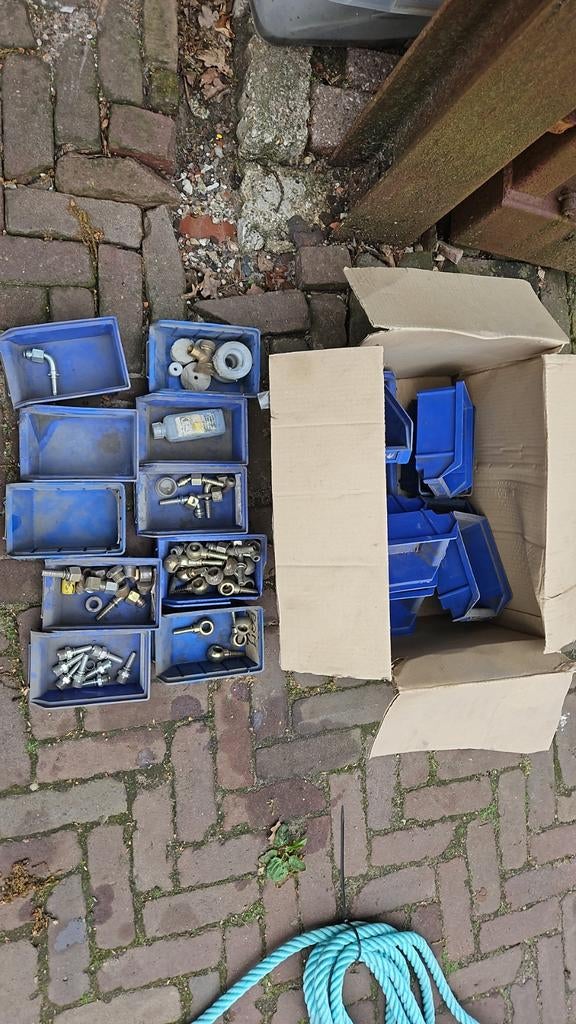 Partij bakjes met inhoud, Ophalen of Verzenden