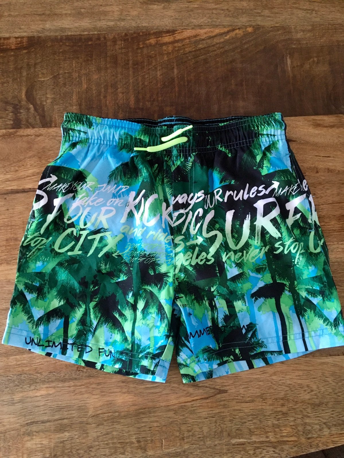 Mooie nieuwe zwemshort maat 134/140, Nieuw, Ophalen of Verzenden, Zwembroek, Jongen