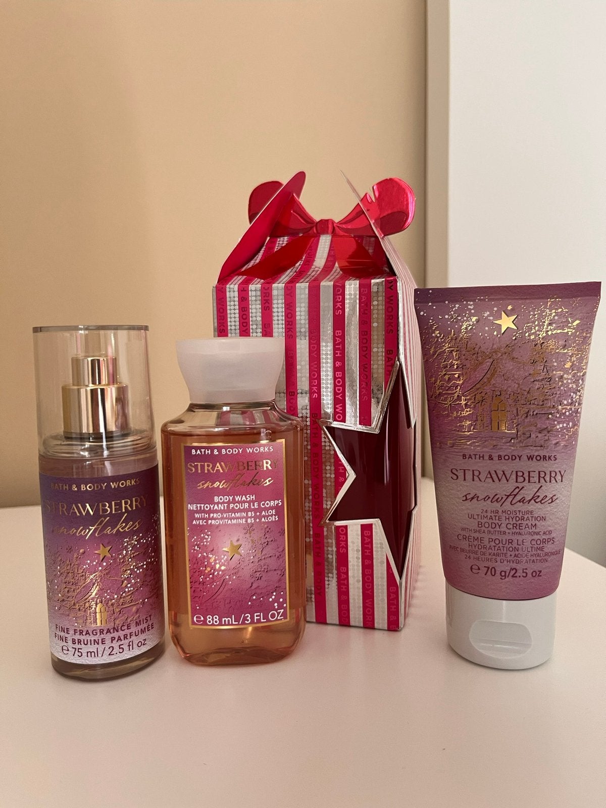 Nieuw! Bath & Body Works strawberry snowflakes mini gift set, Ophalen of Verzenden, Nieuw, Bad & Douche