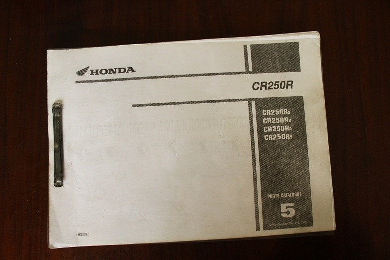 Honda CR250R 2004 parts catalogue CR 250 R onderdelen boek, Ophalen of Verzenden, Honda