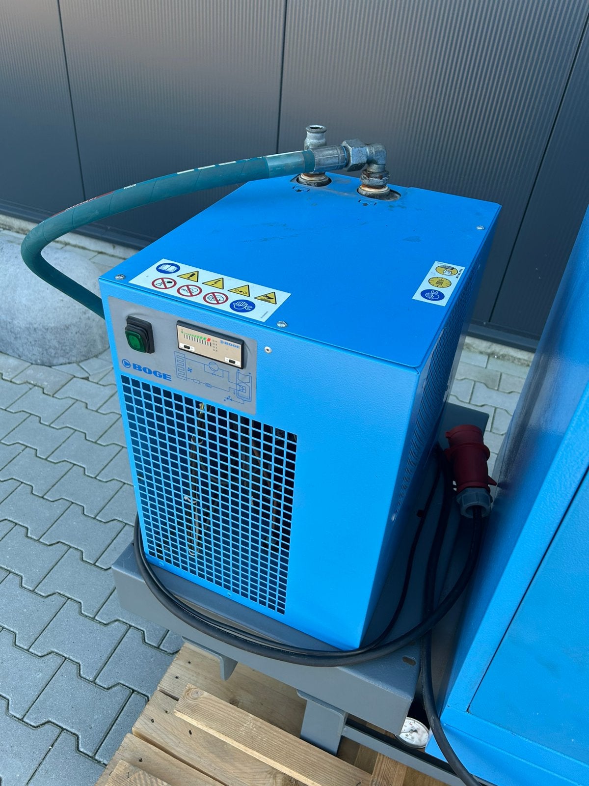 BOGE S 7 DR schroefcompressor met persluchtdroger en ketel, Doe-het-zelf en Verbouw, Ophalen, Geluidgedempt, Gebruikt, 800 liter/min of meer