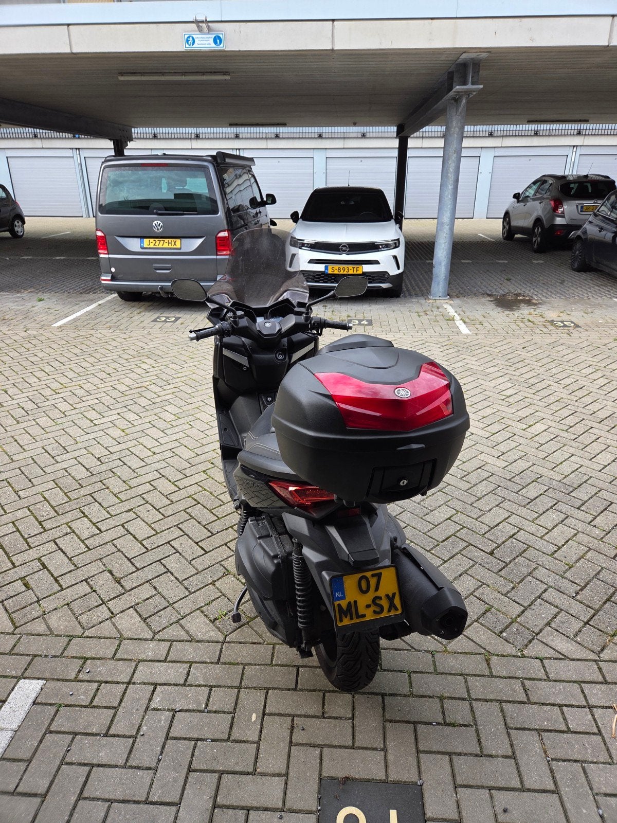 Foto 6 van Yamaha X-MAX 400cc motorscooter met topkoffer