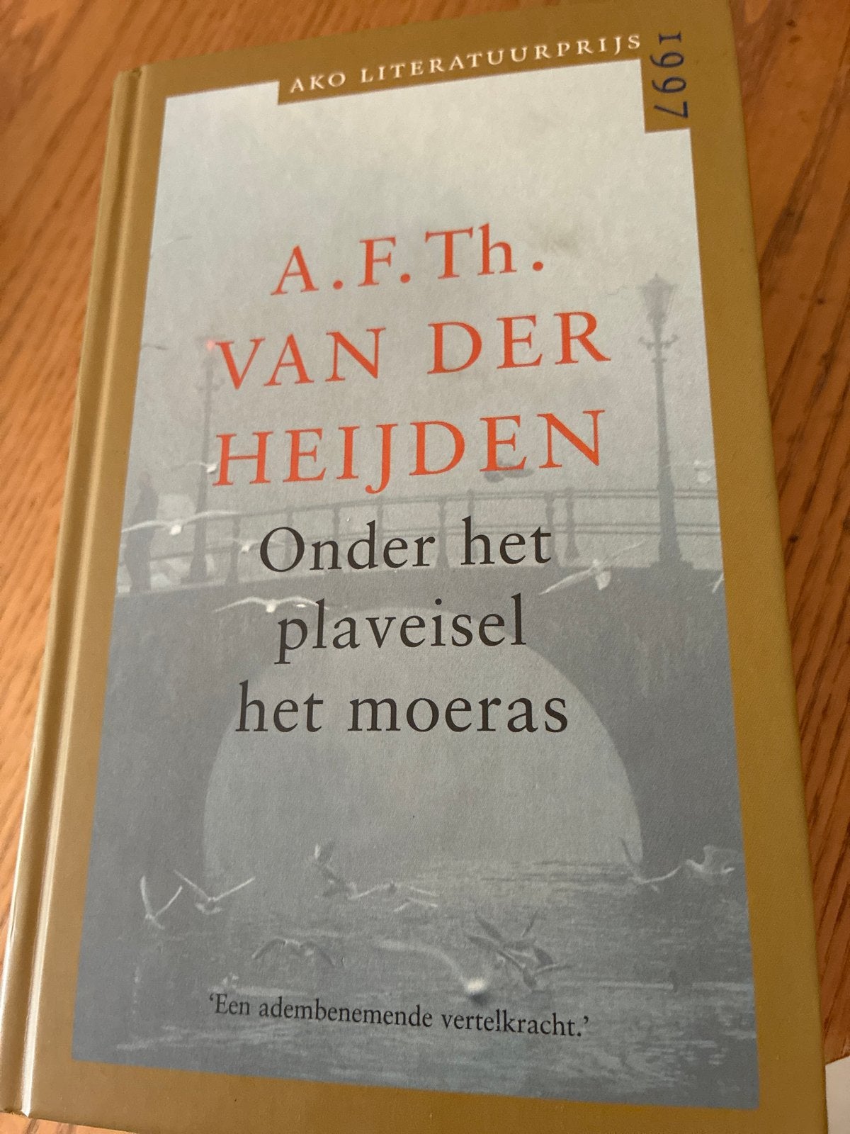 A.F.Th. van der Heijden - Onder het plaveisel het moeras, Ophalen of Verzenden, Zo goed als nieuw, Nederland