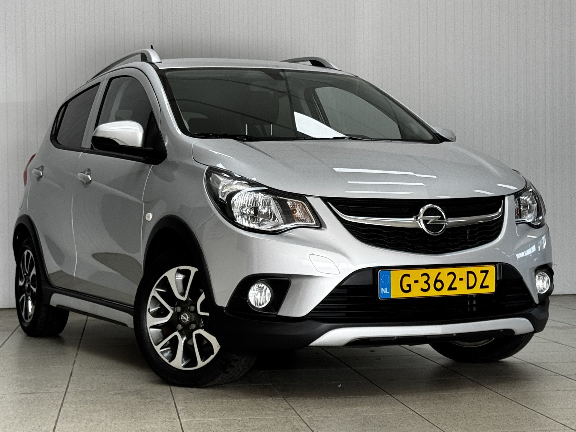 Opel KARL 1.0 Rocks Online Edition/ Apple + Android/ Dakrail, Voorwielaandrijving, 839 kg, Gebruikt, Origineel Nederlands