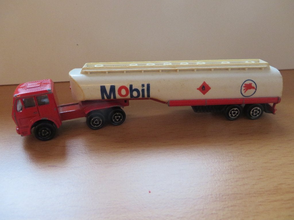 Majorette Mercedes Tankwagen MOBIL, Ophalen of Verzenden, Gebruikt, Bus of Vrachtwagen
