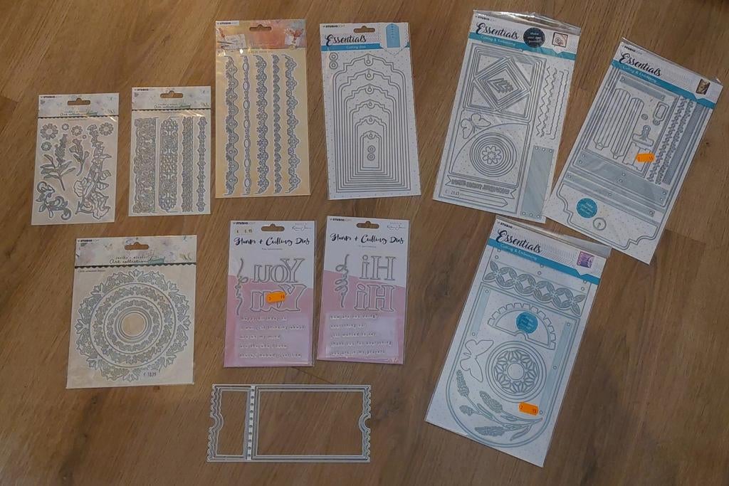 Pakketje studio light verschillende stansen , zgan/nieuw, Ophalen of Verzenden, Zo goed als nieuw