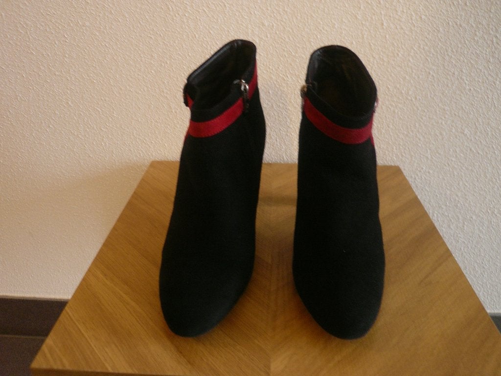 Halfhoge suede laarsjes, Ophalen of Verzenden, Zo goed als nieuw, Zwart