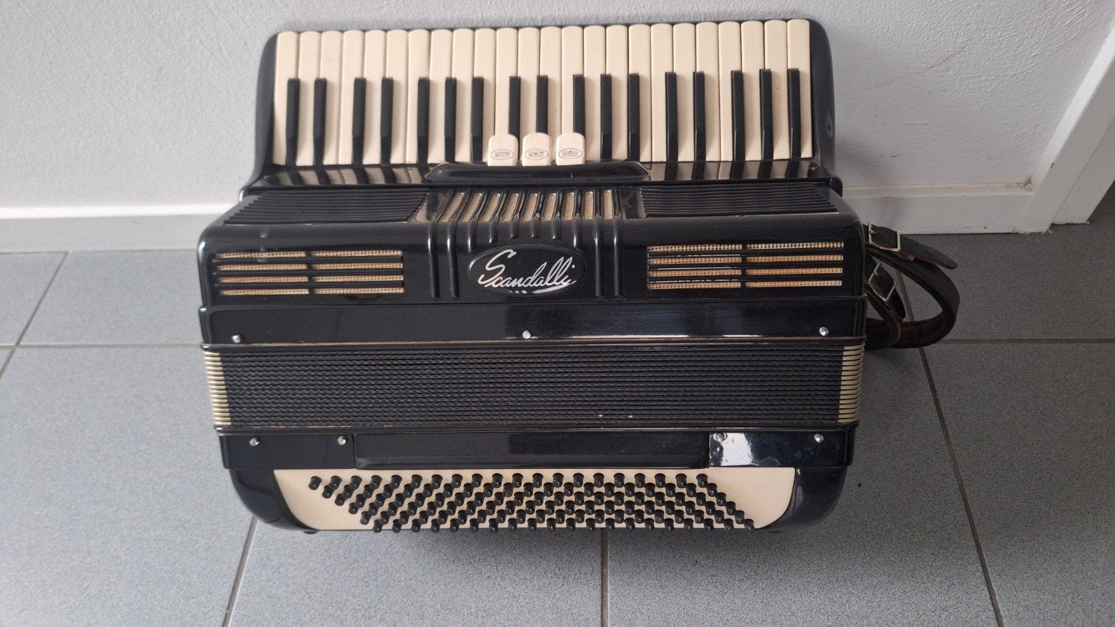 Scandalli accordeon, Muziek en Instrumenten, Accordeons, Ophalen of Verzenden, Overige merken, Met riemen