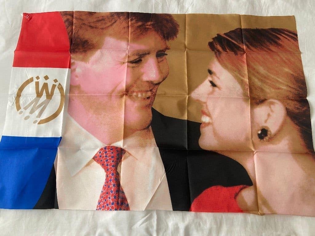Willem -Alexander en Maxima vlag, Ophalen of Verzenden, Nieuw, Speld(je) of Lepel(tje)