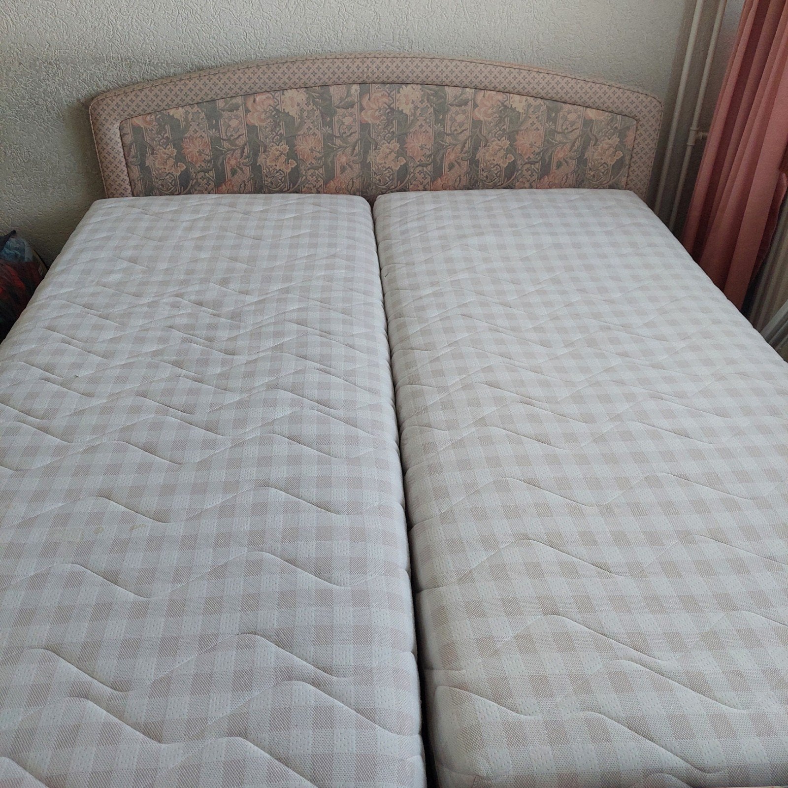 GRATIS op te halen 2 boxspringbedden met matrassen, Ophalen, Gebruikt, 90 cm, .