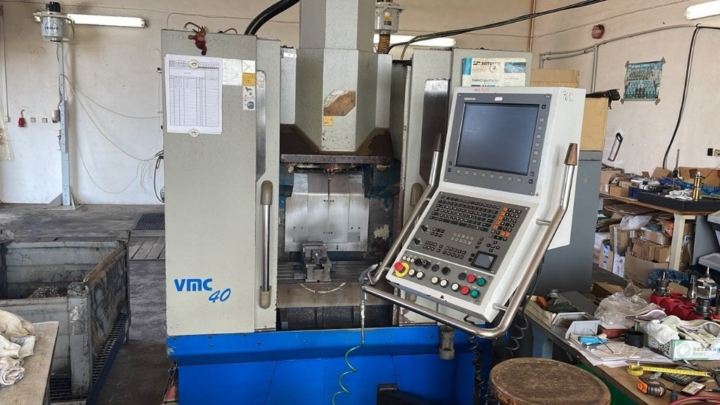 Machining center (vertical) Strojtos Lipník VMC 40, Ophalen, Gebruikt, Metaal, Machine