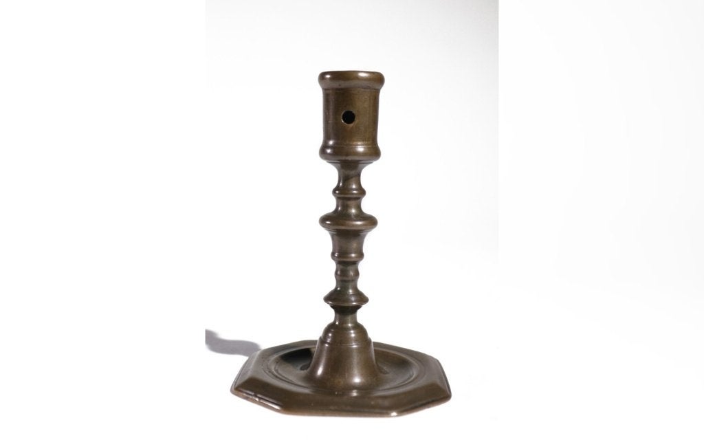 Vroeg 18e-eeuwse Franse bronzen kandelaar, Ophalen, Koper of Brons