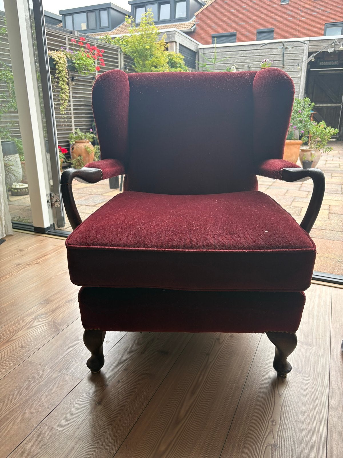 Vintage bordeauxrode fauteuil - comfortabel en stijlvol, Huis en Inrichting, Fauteuils, Ophalen, Gebruikt, 75 tot 100 cm, 50 tot 75 cm