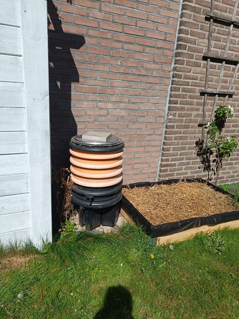 Wormenhotel, Tuin en Terras, Bloembakken en Plantenbakken, Ophalen, Gebruikt, Rond, Kunststof