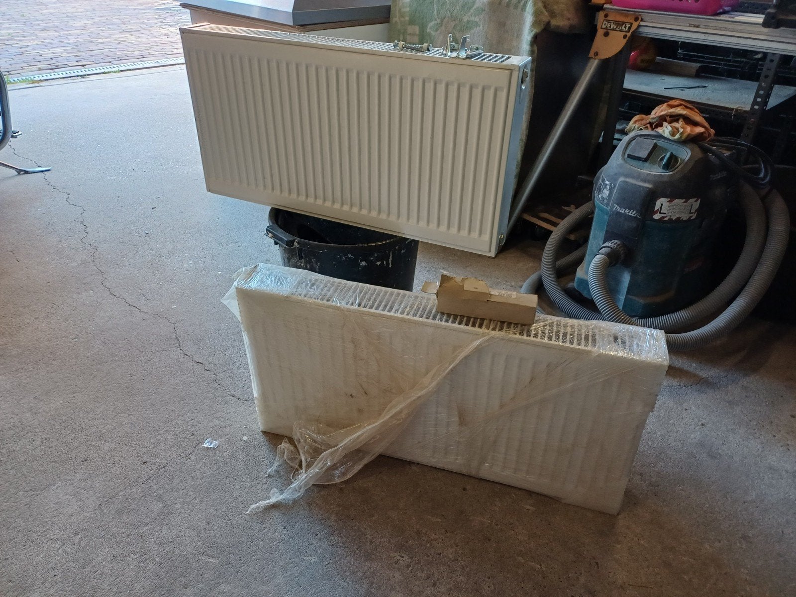 radiatoren Dubbele convector type 22 - Zo goed als nieuw, Doe-het-zelf en Verbouw, Ophalen, Zo goed als nieuw, Radiator, 30 tot 80 cm